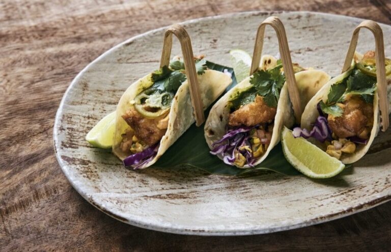 Como-Laucula-Island-Beach-Bar_Fish-Tacos-1024x660