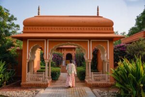 Symmetrical-courtyard-entrance-to-villas-at-oberoi-rajvilas-jaipur-credit-natasha-bazika-1024x683