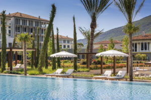 OneOnly_Portonovi_FB_SabiaPool_Sunbeds_Garden_2475_MASTER