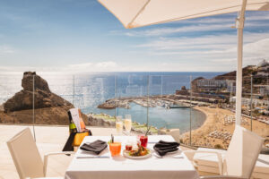 Grand_Horizon_Pool_Bar