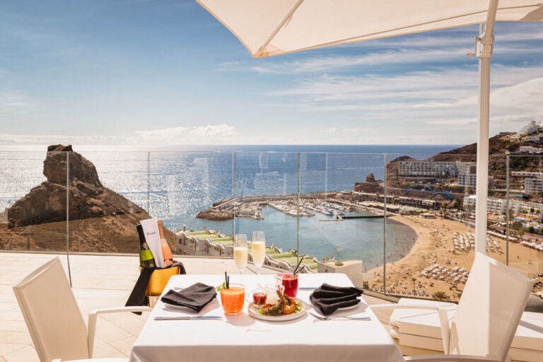Grand_Horizon_Pool_Bar