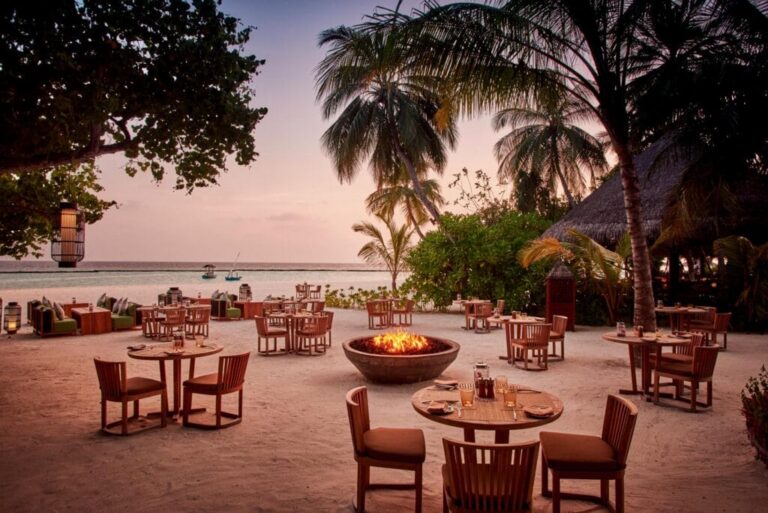 Constance-Halaveli-Restaurants_and_Bars-Meeru_Restaurant-03-1024x684